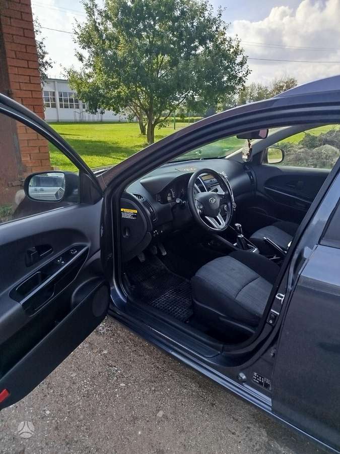 Kia Ceed 2011 — photo 8