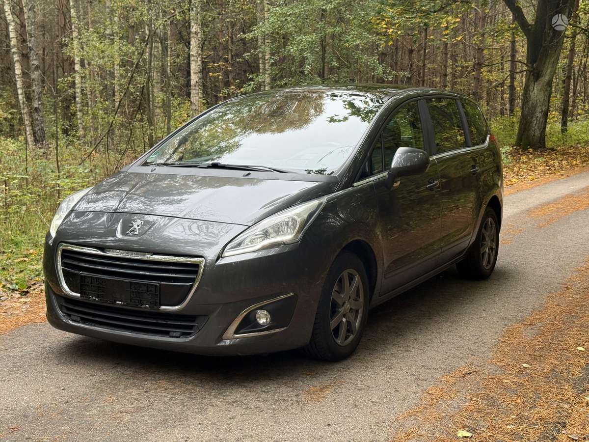 Peugeot 5008 2014 — rear view