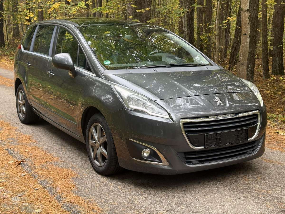 Peugeot 5008 2014 — interior