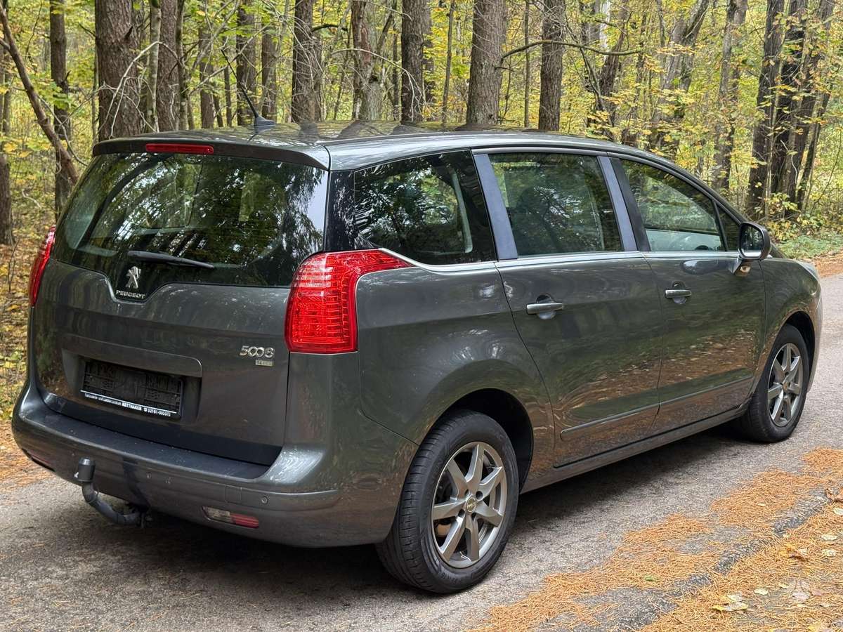 Peugeot 5008 2014 — engine 1560 cm³, 114 HP (84kW)