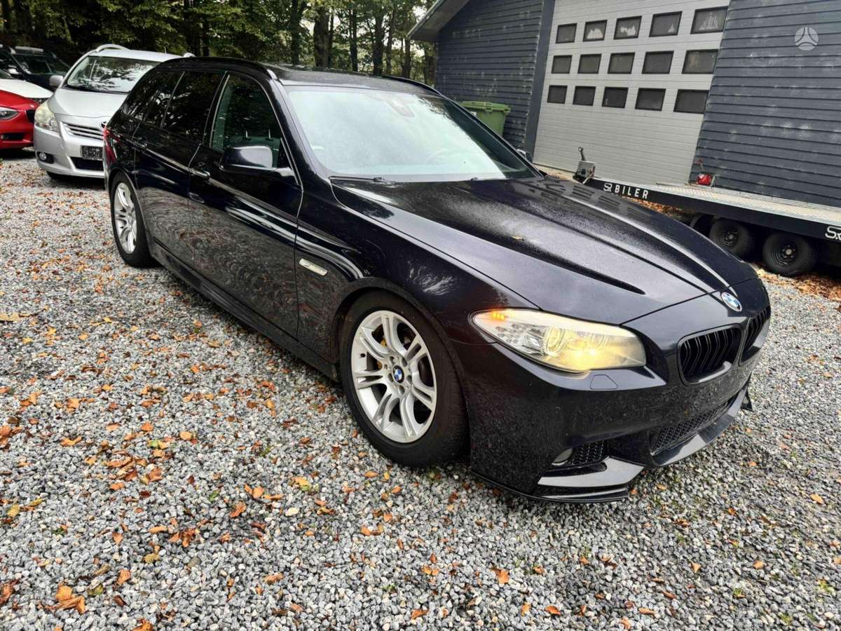 BMW 520 2013 — вигляд ззаду