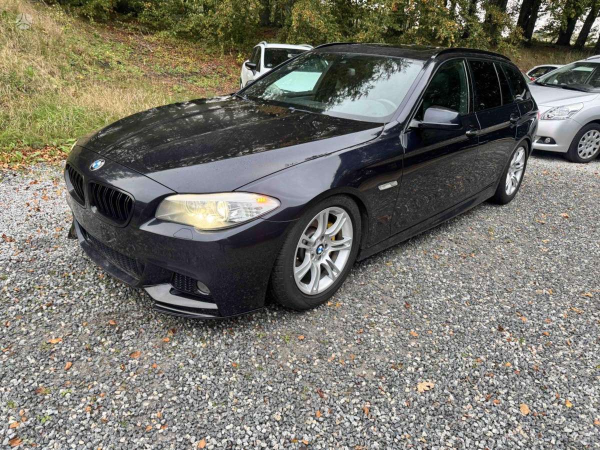 BMW 520 2013 — салон