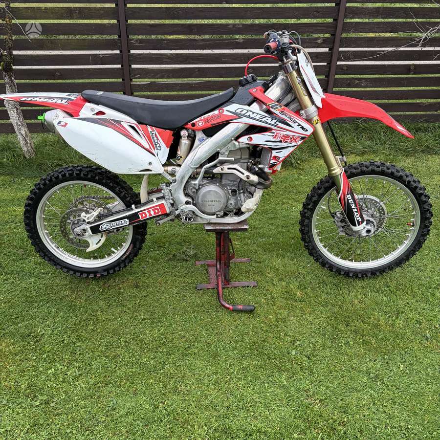 Honda CRF 2008 — rear view