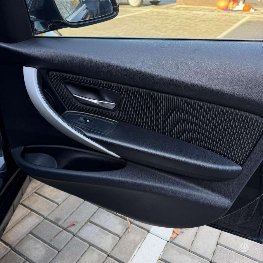 BMW 318 2013 — photo 18