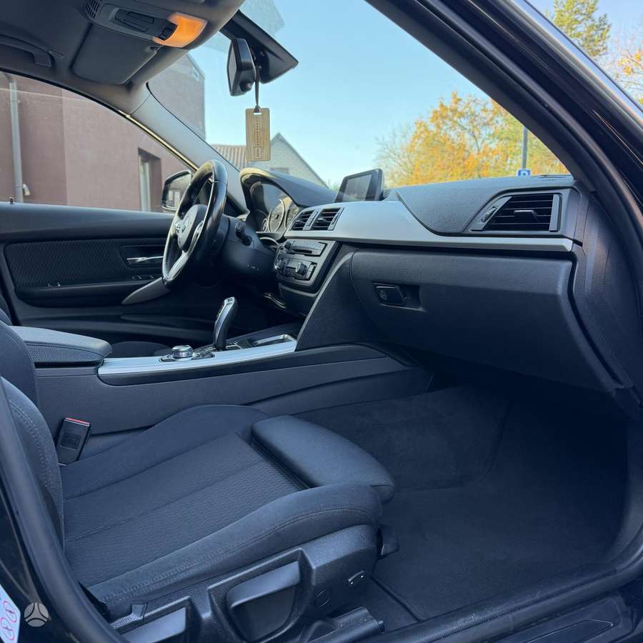 BMW 318 2013 — photo 19