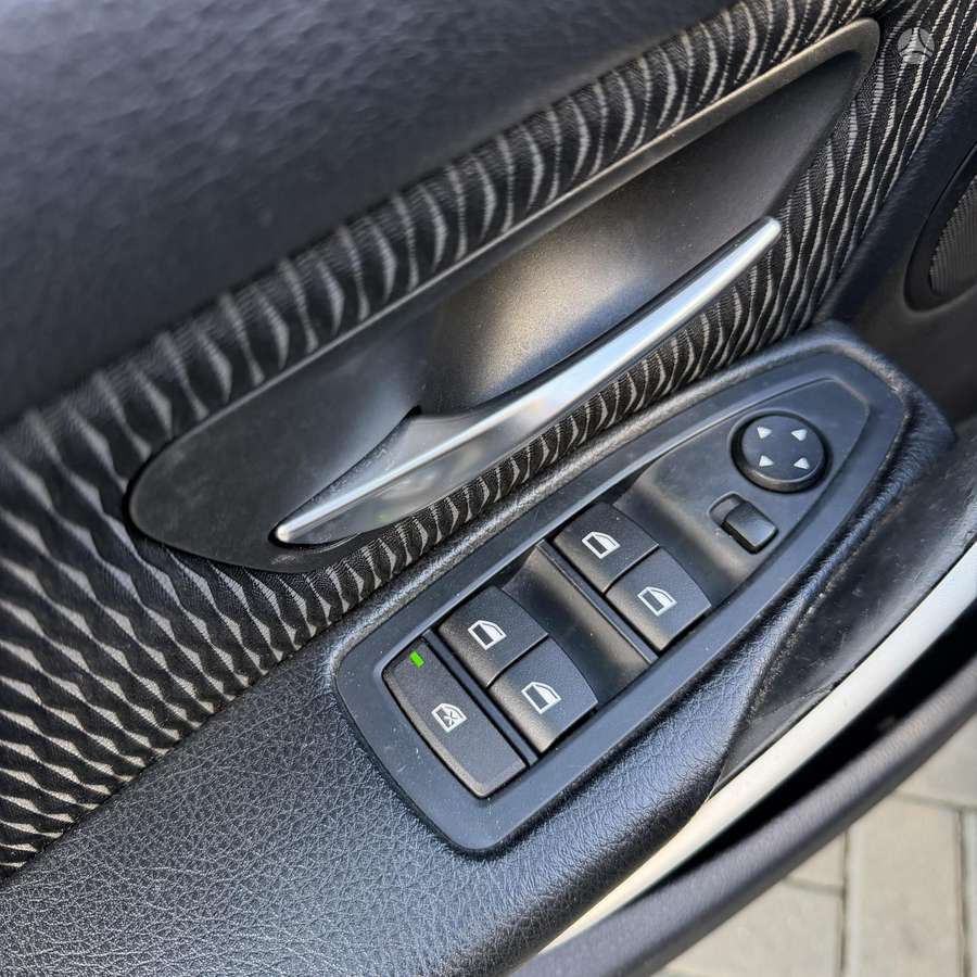 BMW 318 2013 — photo 27
