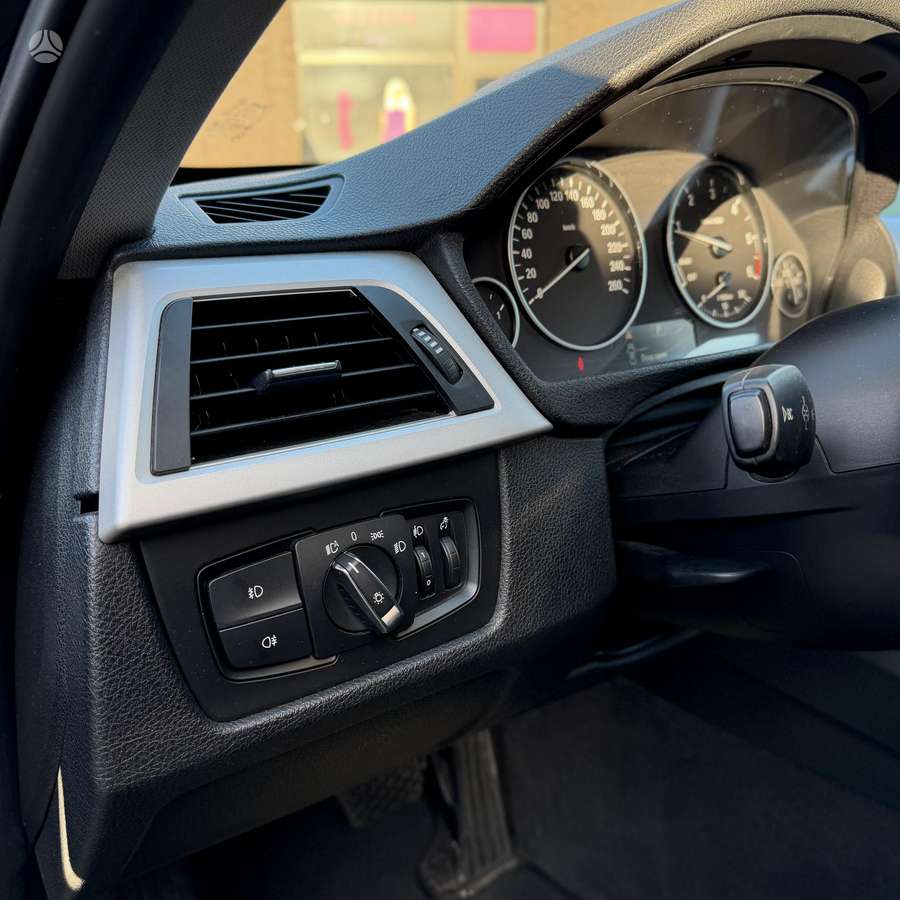 BMW 318 2013 — photo 28