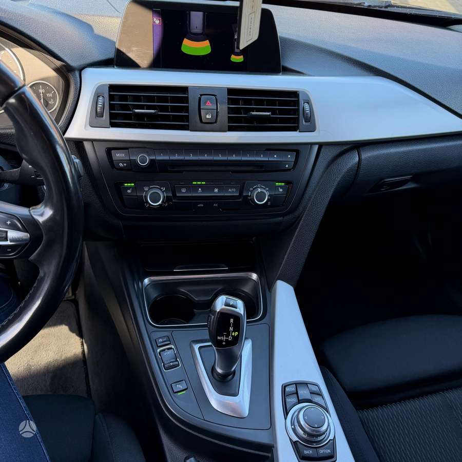 BMW 318 2013 — photo 31