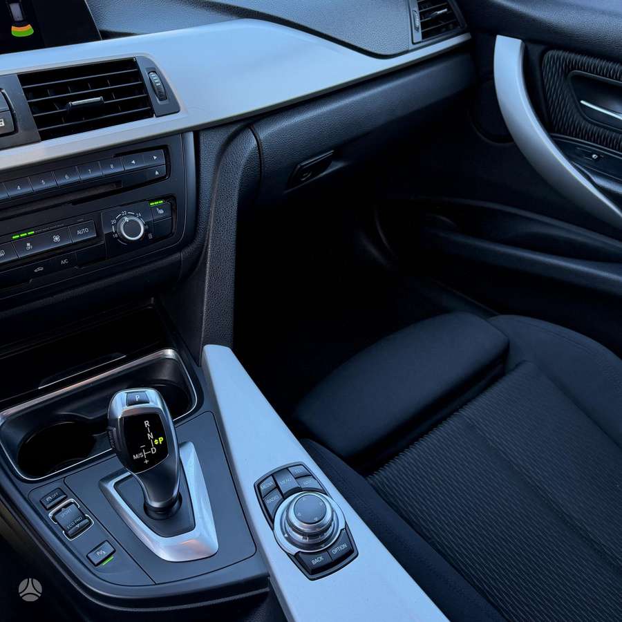 BMW 318 2013 — photo 32