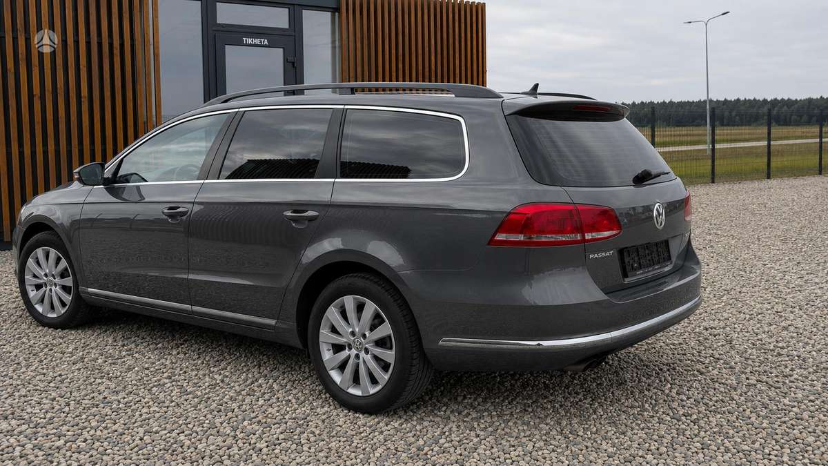 Volkswagen Passat 2013 — interior