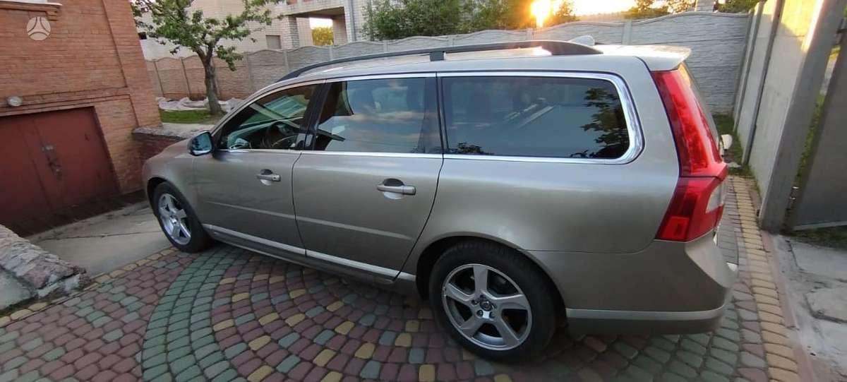 Volvo V70 2012 — photo 10