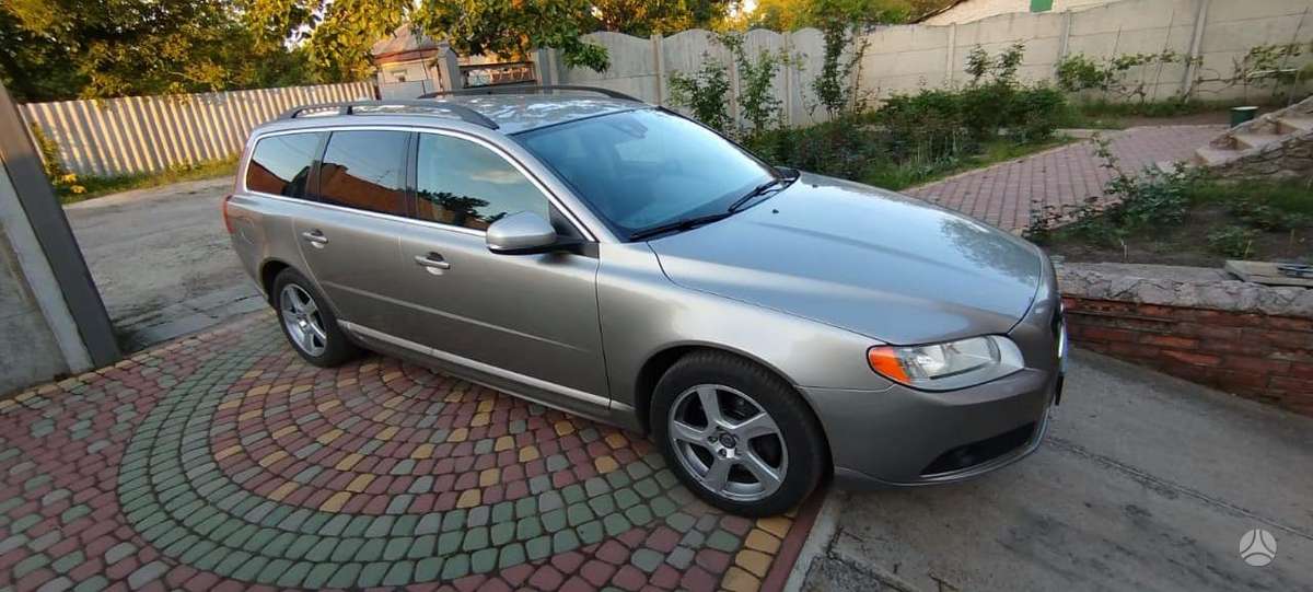 Volvo V70 2012 — photo 11