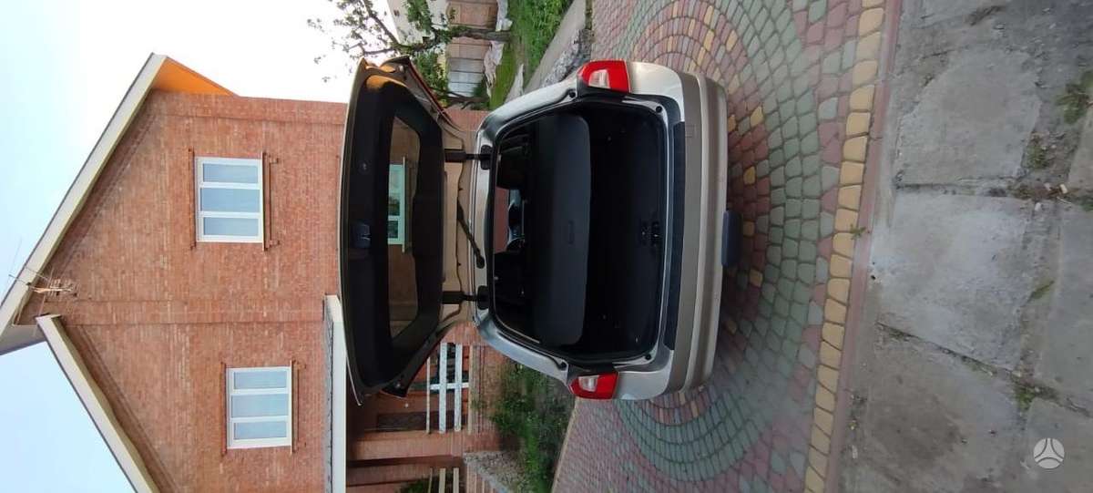 Volvo V70 2012 — photo 12