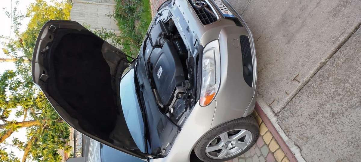 Volvo V70 2012 — rear view