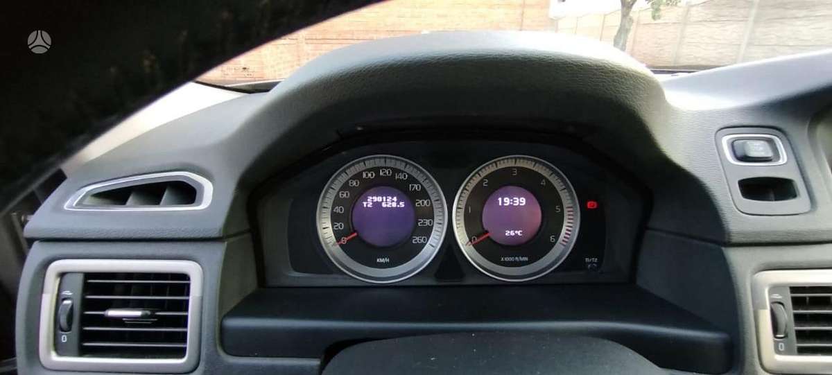Volvo V70 2012 — interior