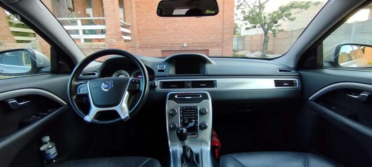 Volvo V70 2012 — engine 1984 cm³, 163 HP (120kW)