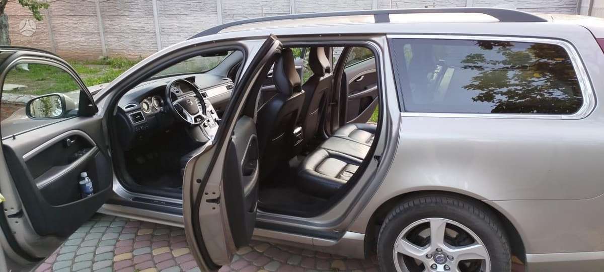 Volvo V70 2012 — photo 6