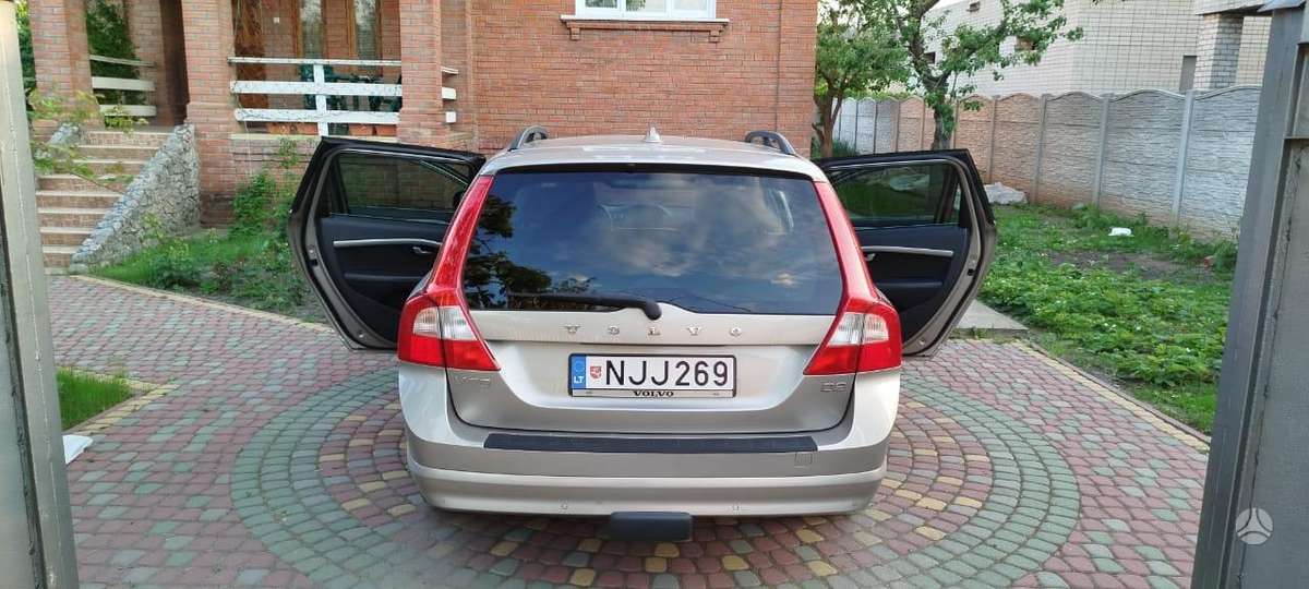 Volvo V70 2012 — photo 7