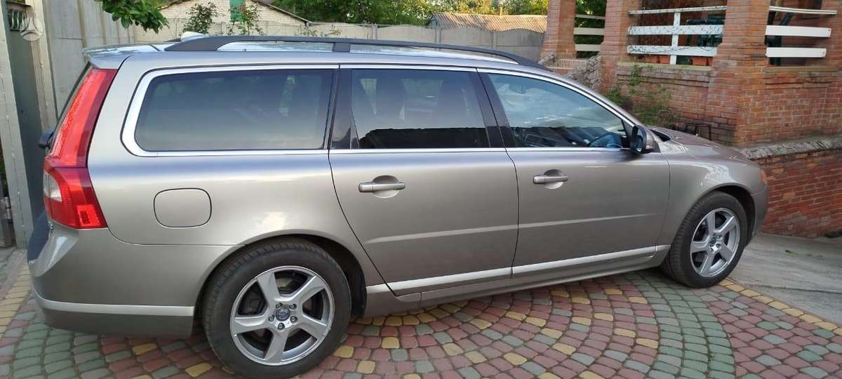 Volvo V70 2012 — photo 9