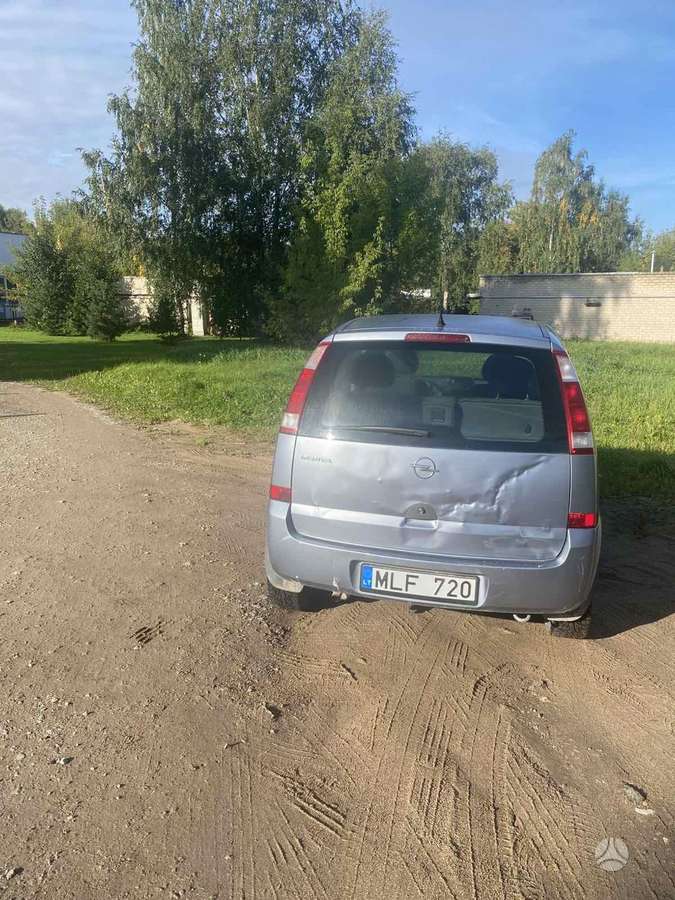 Opel Meriva 2004 — вигляд ззаду