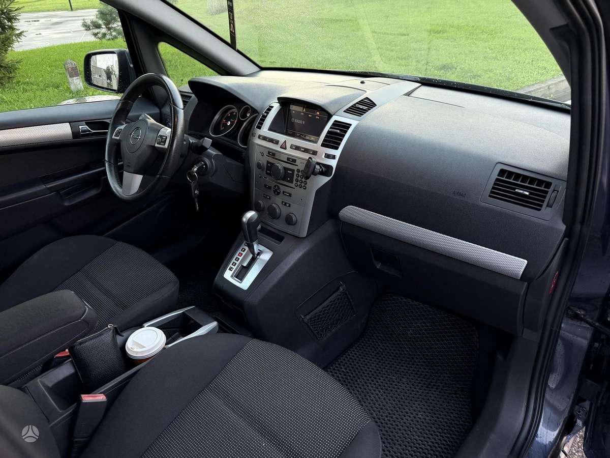 Opel Zafira 2010 — photo 12
