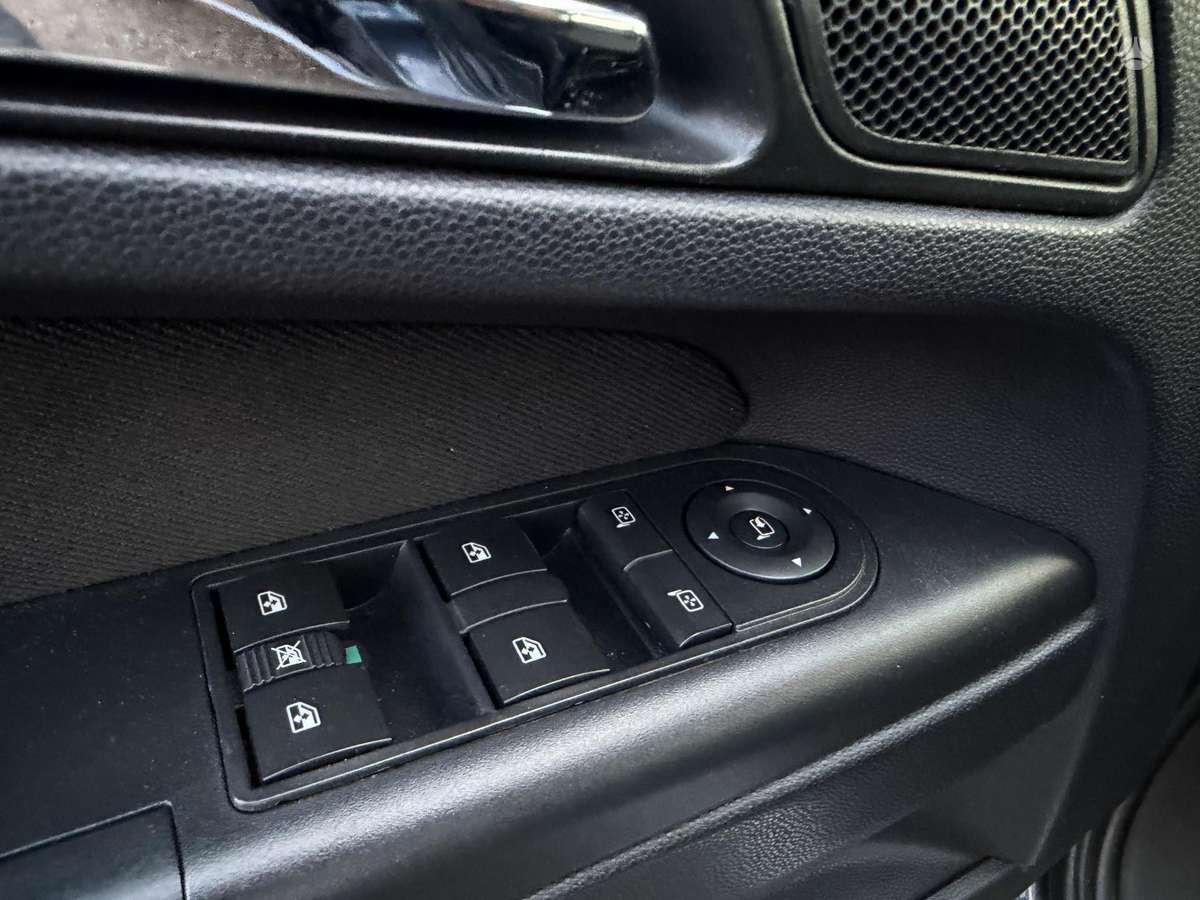 Opel Zafira 2010 — photo 13