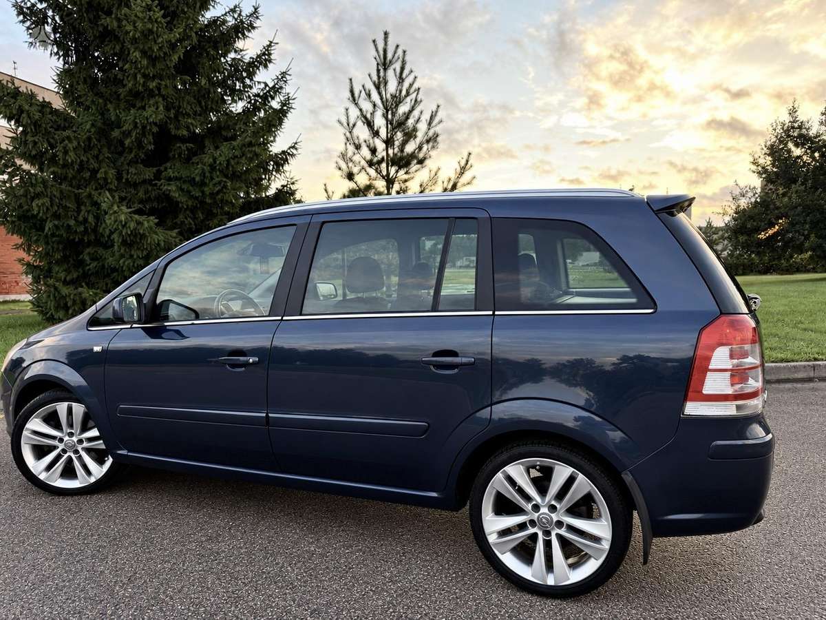 Opel Zafira 2010 — photo 16
