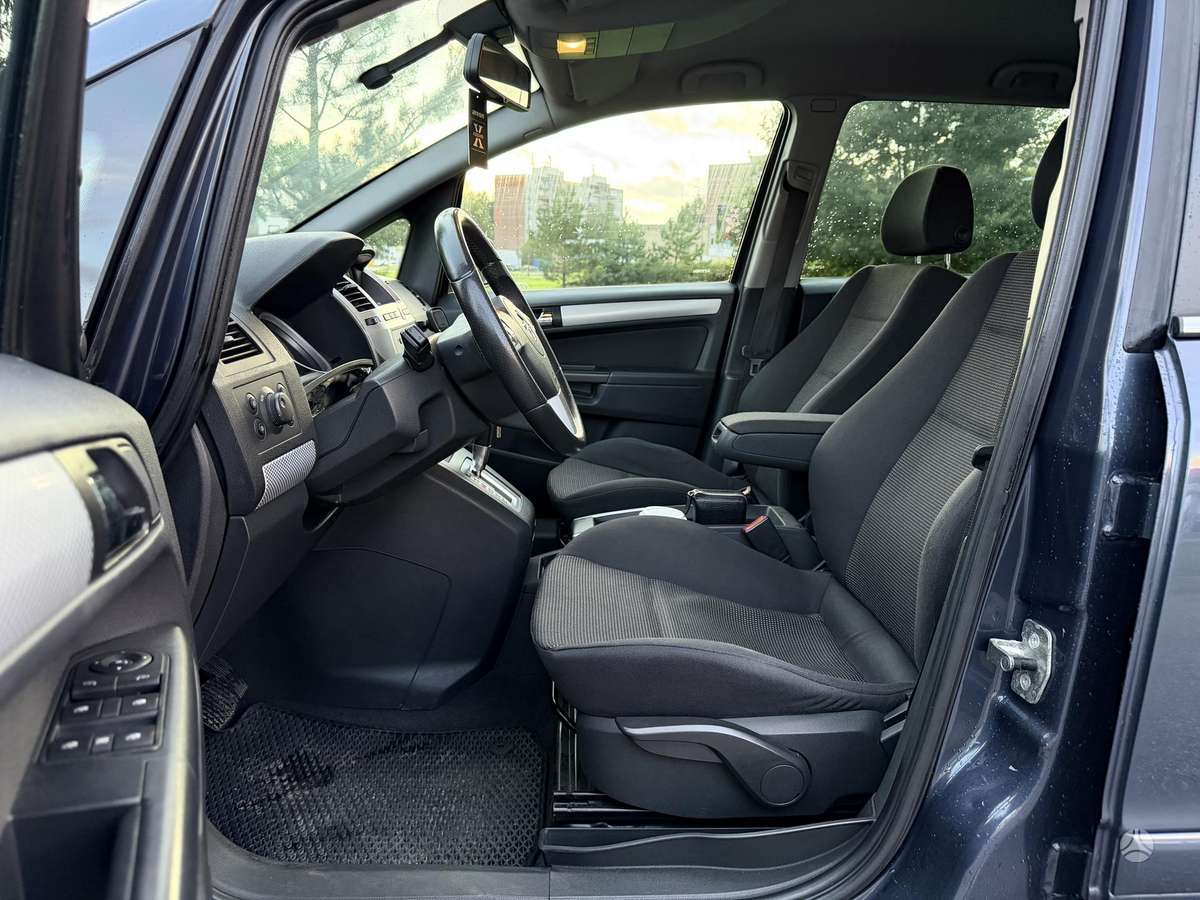 Opel Zafira 2010 — photo 18