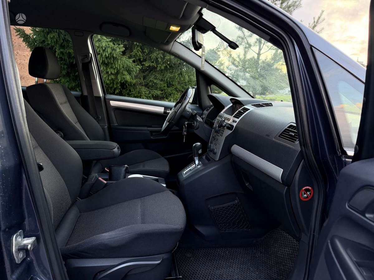 Opel Zafira 2010 — photo 19