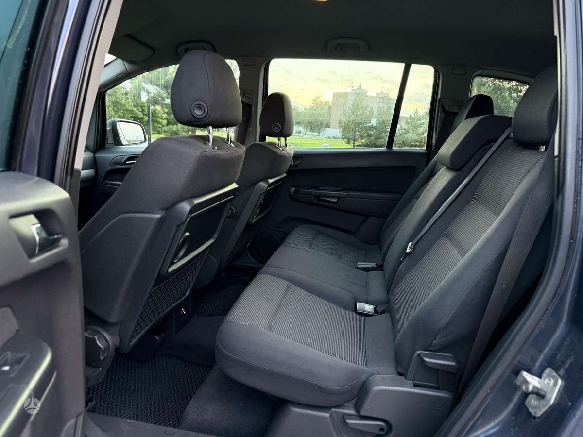 Opel Zafira 2010 — photo 20