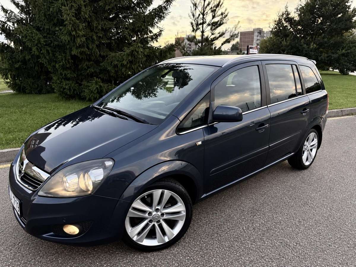 Opel Zafira 2010 — photo 23