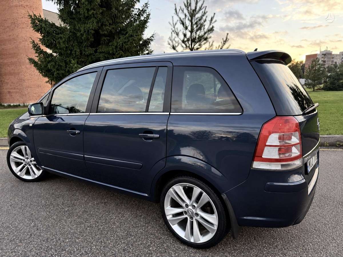 Opel Zafira 2010 — photo 25