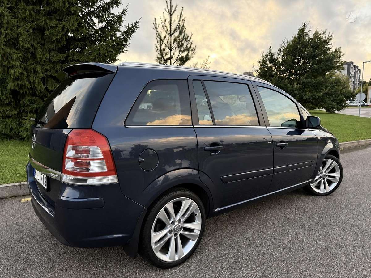 Opel Zafira 2010 — photo 26