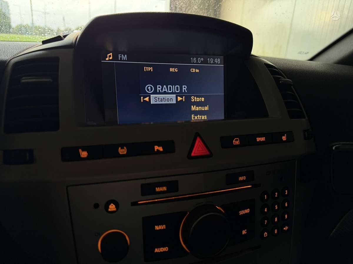 Opel Zafira 2010 — photo 9