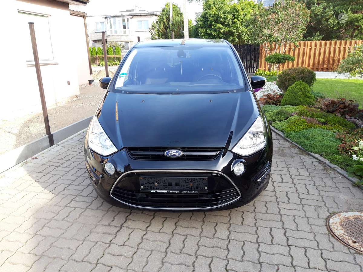 Ford S-MAX 2013 — вигляд ззаду