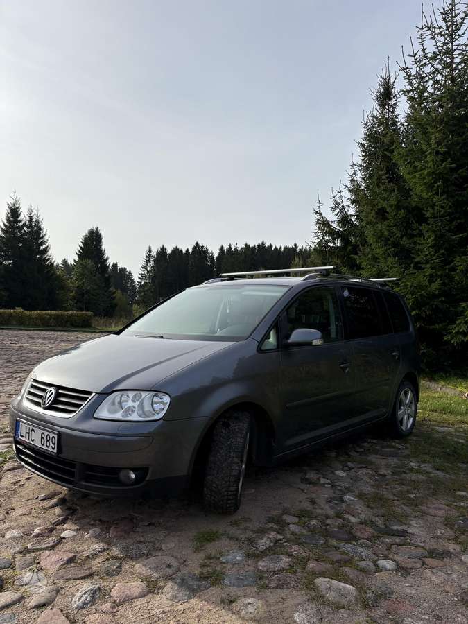 Volkswagen Touran 2005 — interior