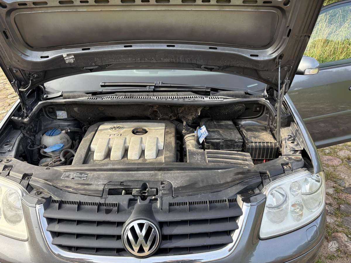 Volkswagen Touran 2005 — photo 8