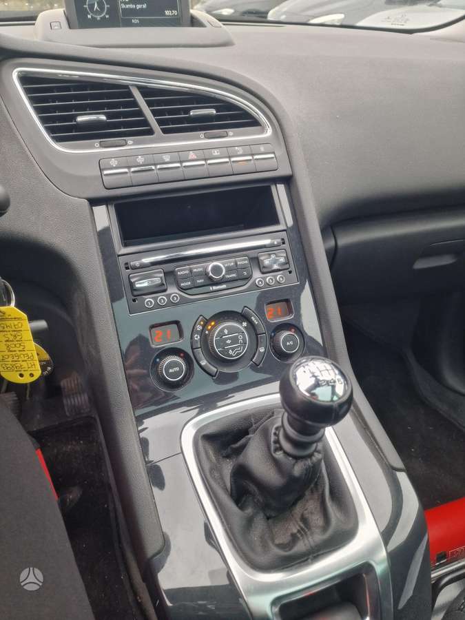 Peugeot 5008 2015 — photo 17