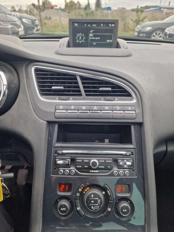 Peugeot 5008 2015 — photo 18