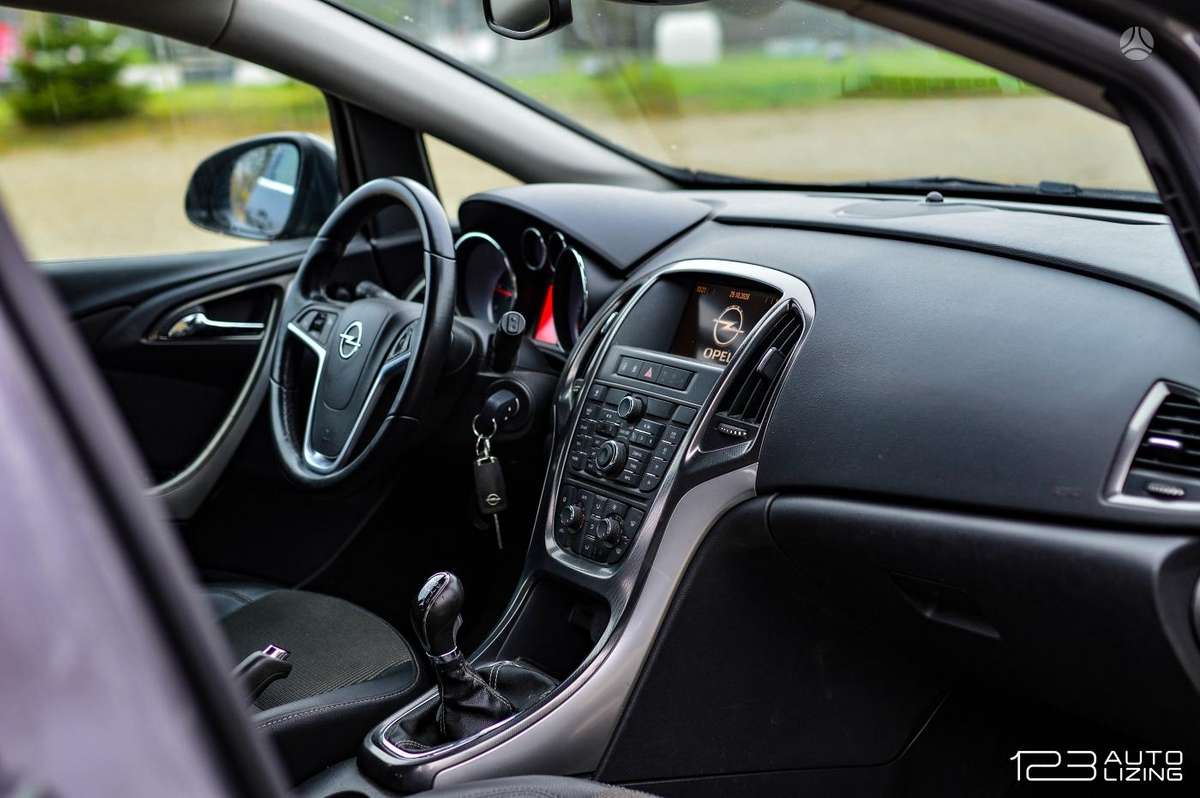 Opel Astra 2012 — фото 12