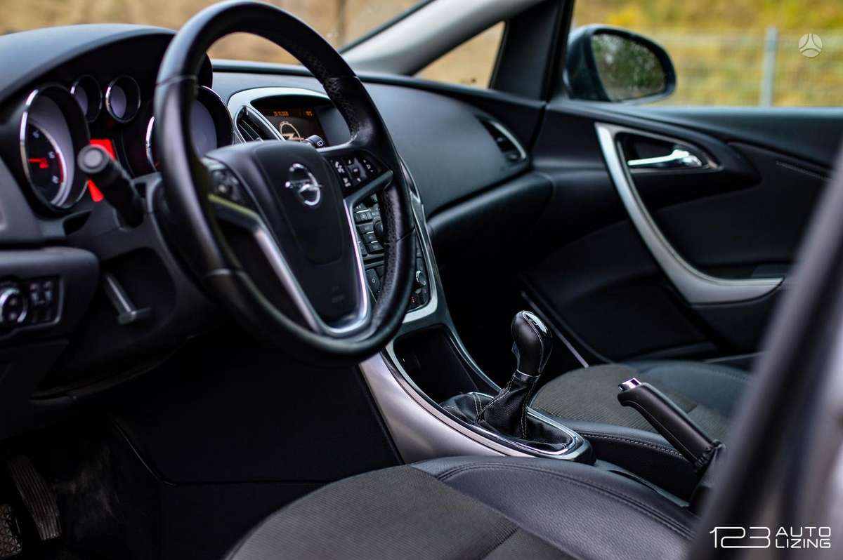 Opel Astra 2012 — фото 14