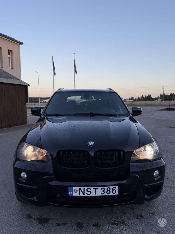 BMW X5 2008 — rear view