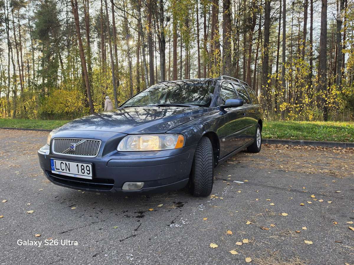 Volvo V70 2006 — вигляд ззаду