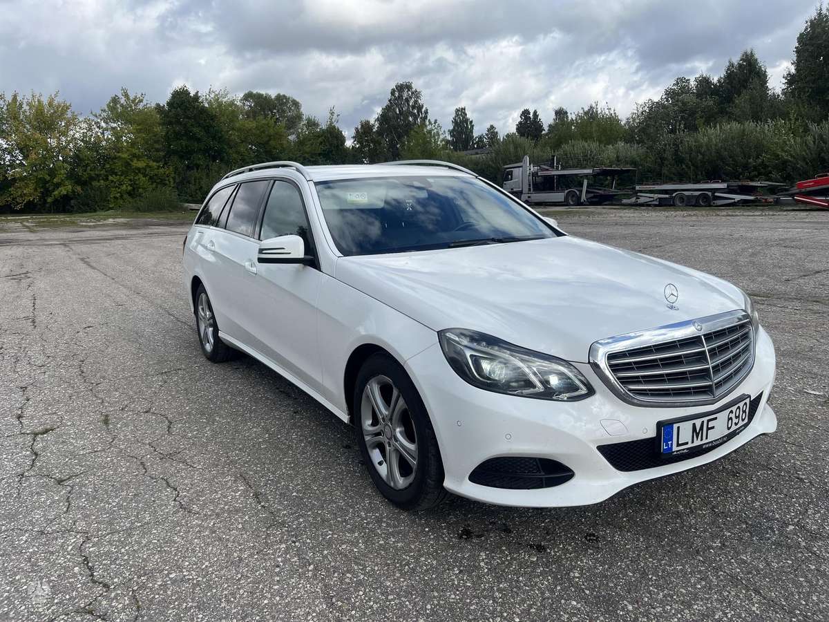 Mercedes-Benz E220 2014 — салон