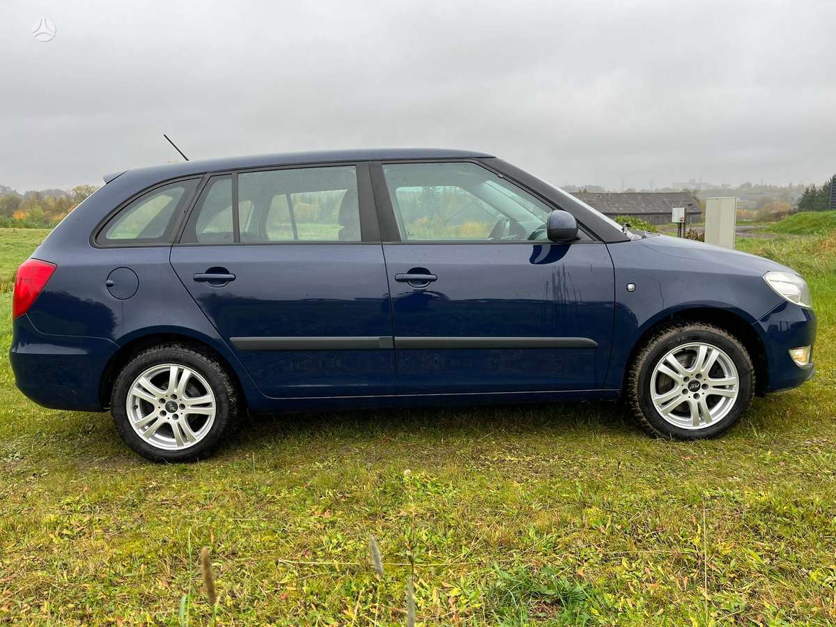 Skoda Fabia 2012 — салон
