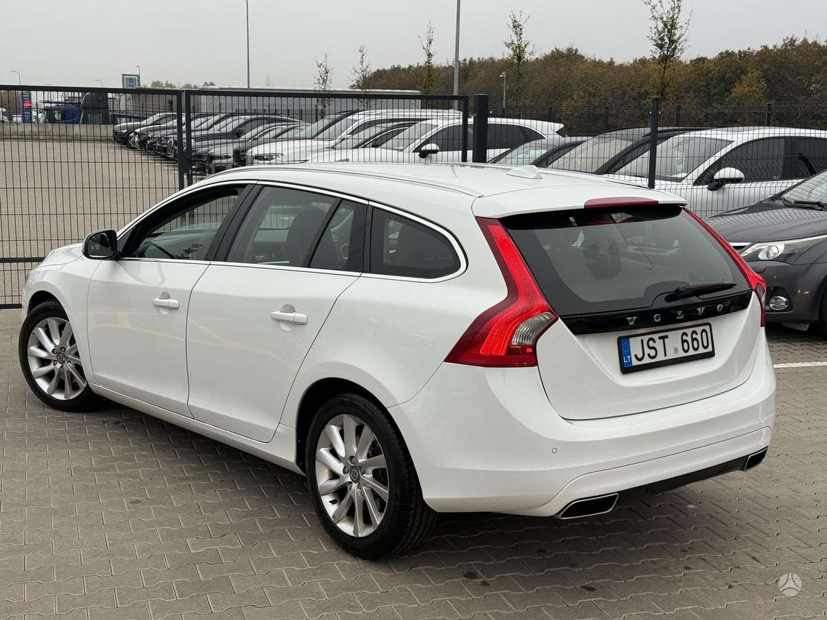 Volvo V60 2014 — photo 11