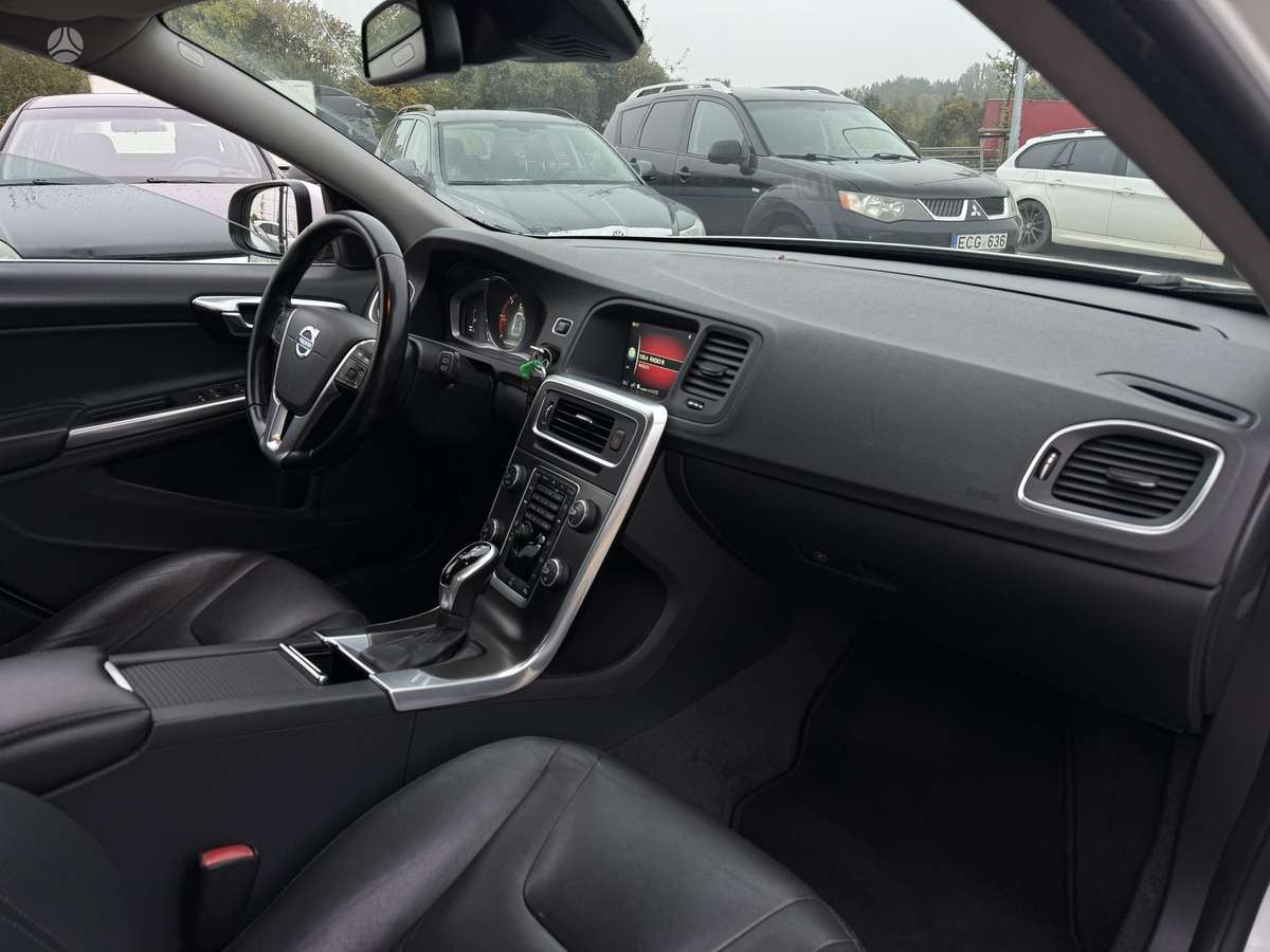 Volvo V60 2014 — photo 17