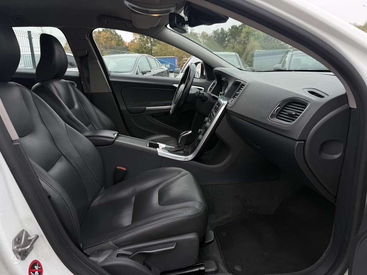 Volvo V60 2014 — photo 18