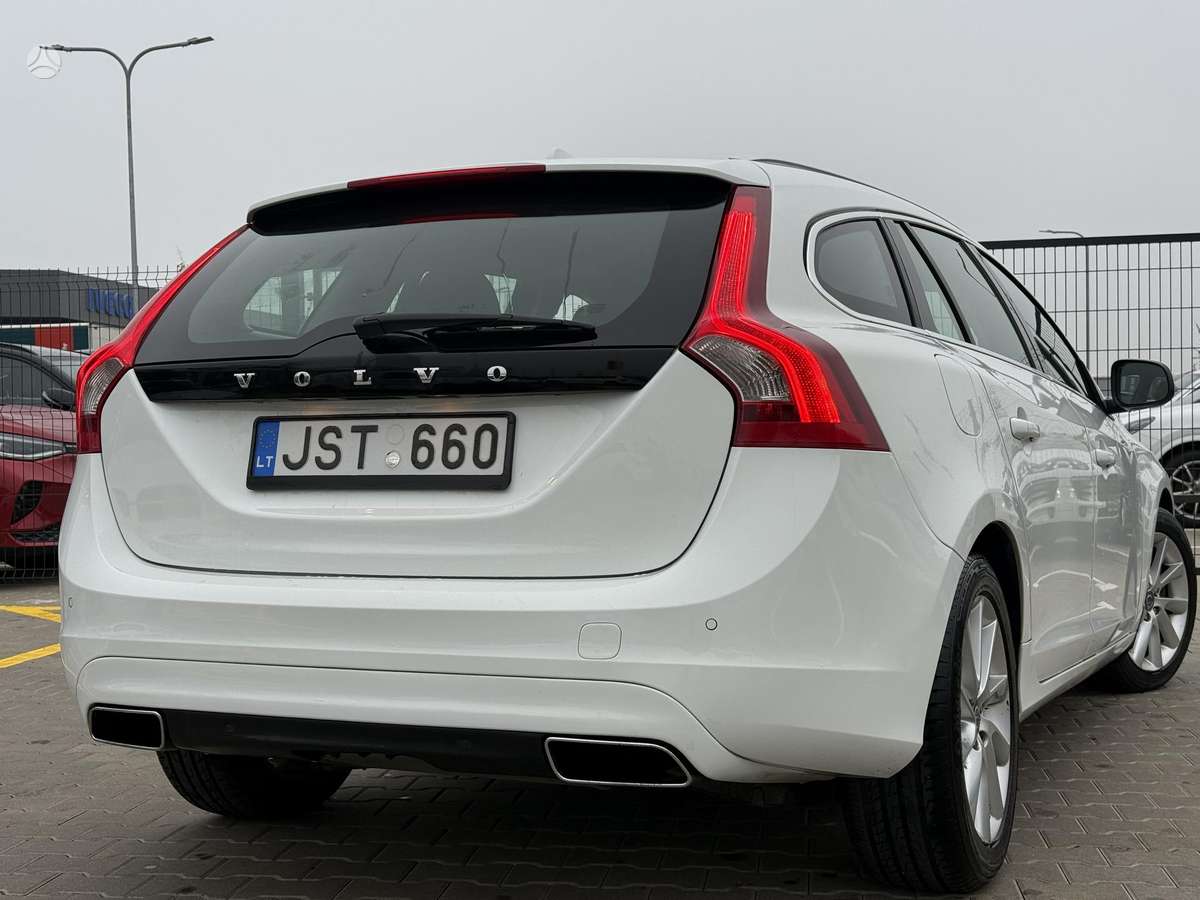 Volvo V60 2014 — rear view