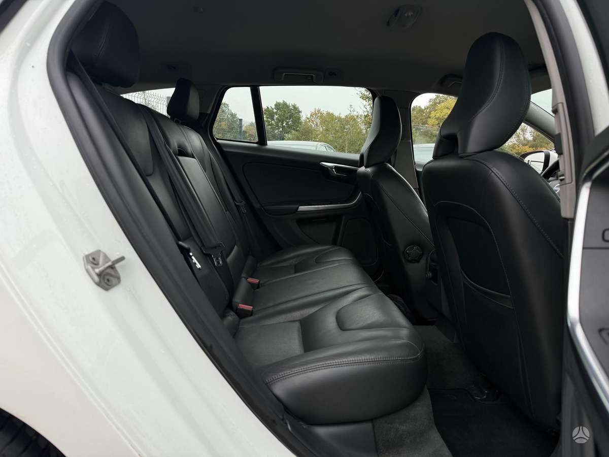 Volvo V60 2014 — photo 20
